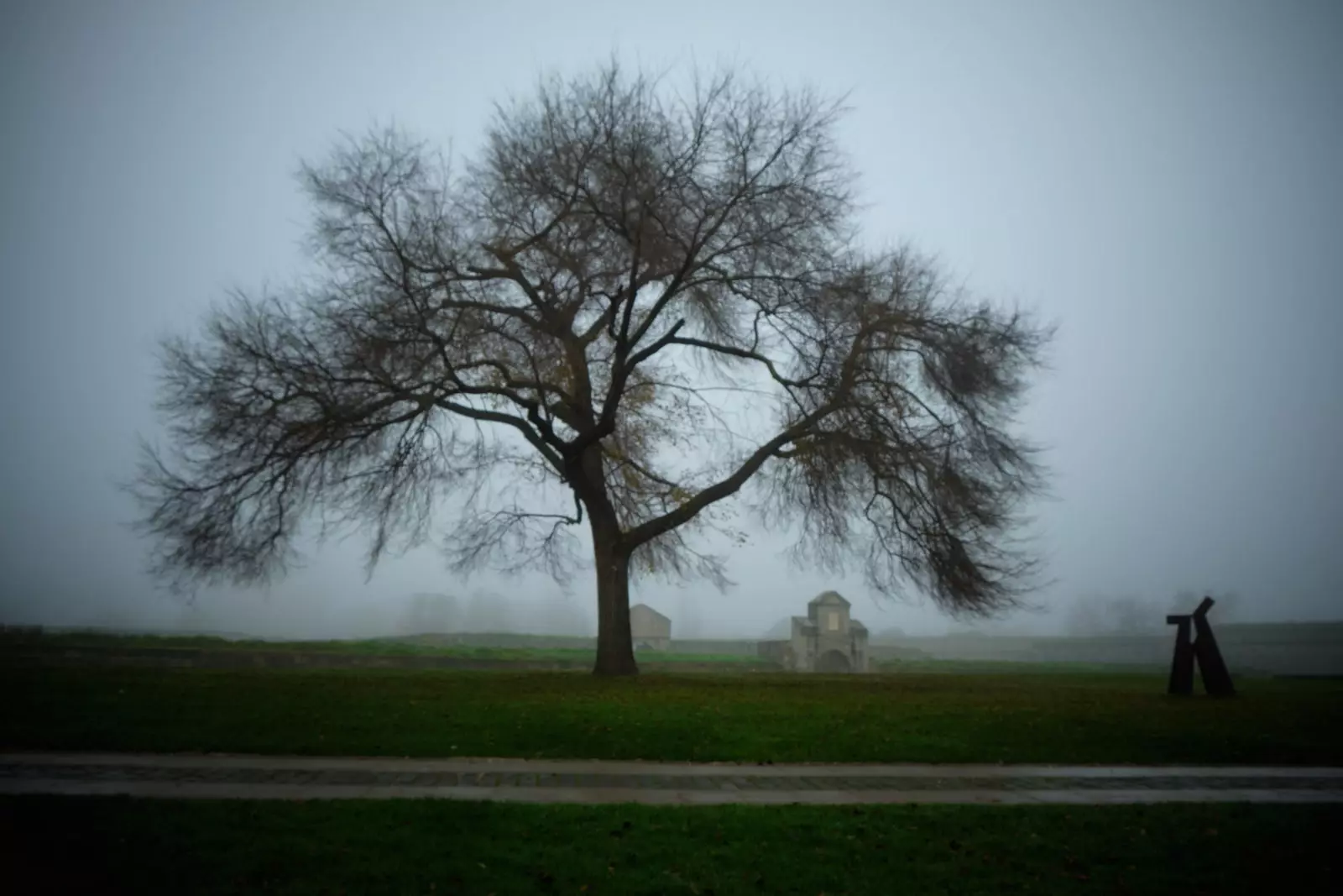 Il giro del Castello sotto una fitta nebbia