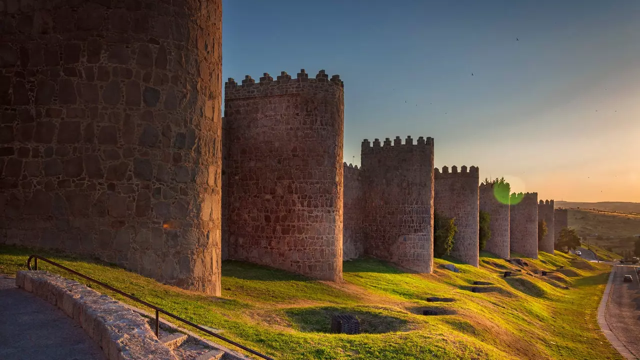 Avila taobh amuigh de na ballaí: na seoda taobh amuigh de na ballaí