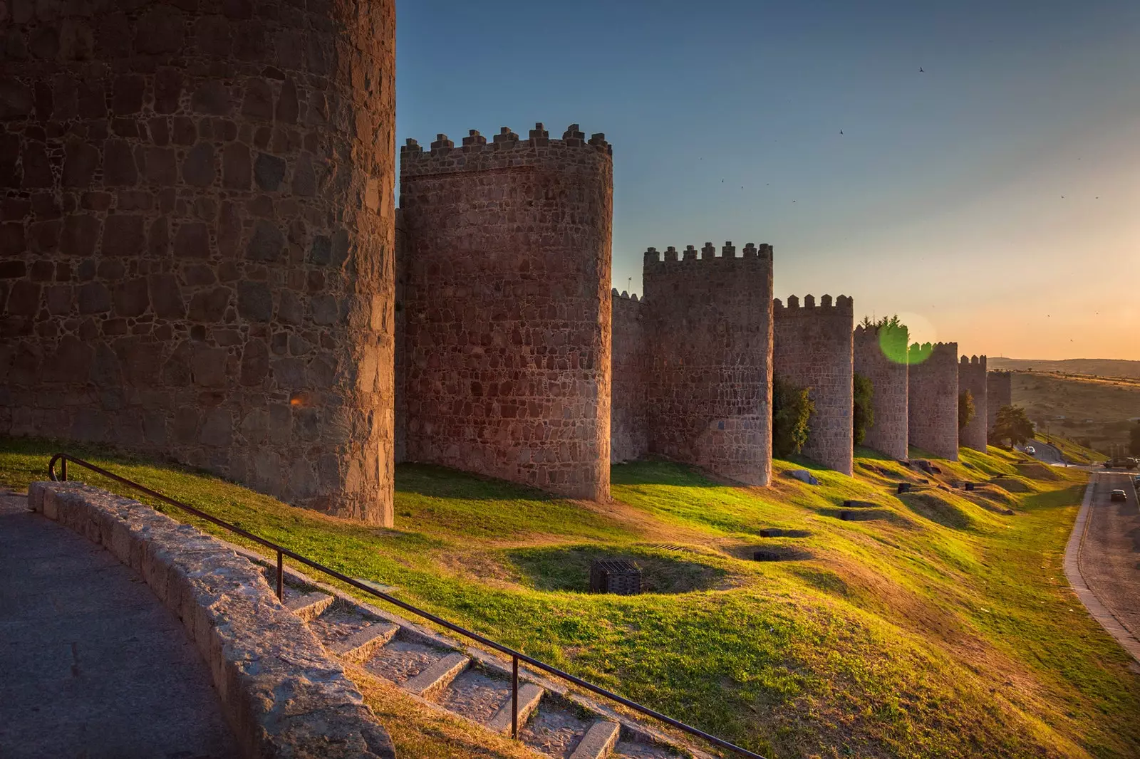 Ávila barra l-ħitan it-teżori li huma barra l-ħajt