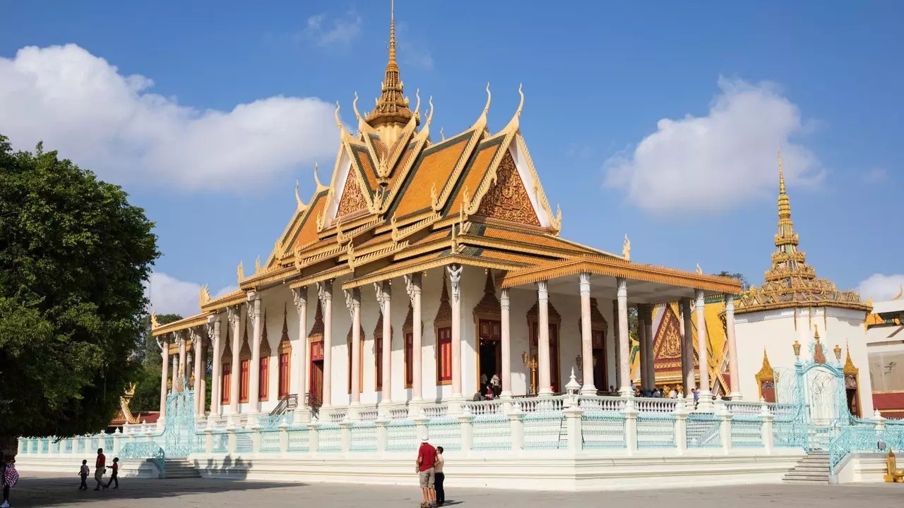 Guide Phnom Penh me... FONKi