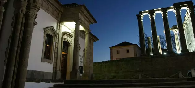 A Pousada de Évora junto ao Templo de Diana