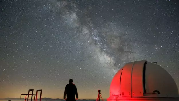 ピク デュ ミディ: 雪が星や銀河に変わる場所