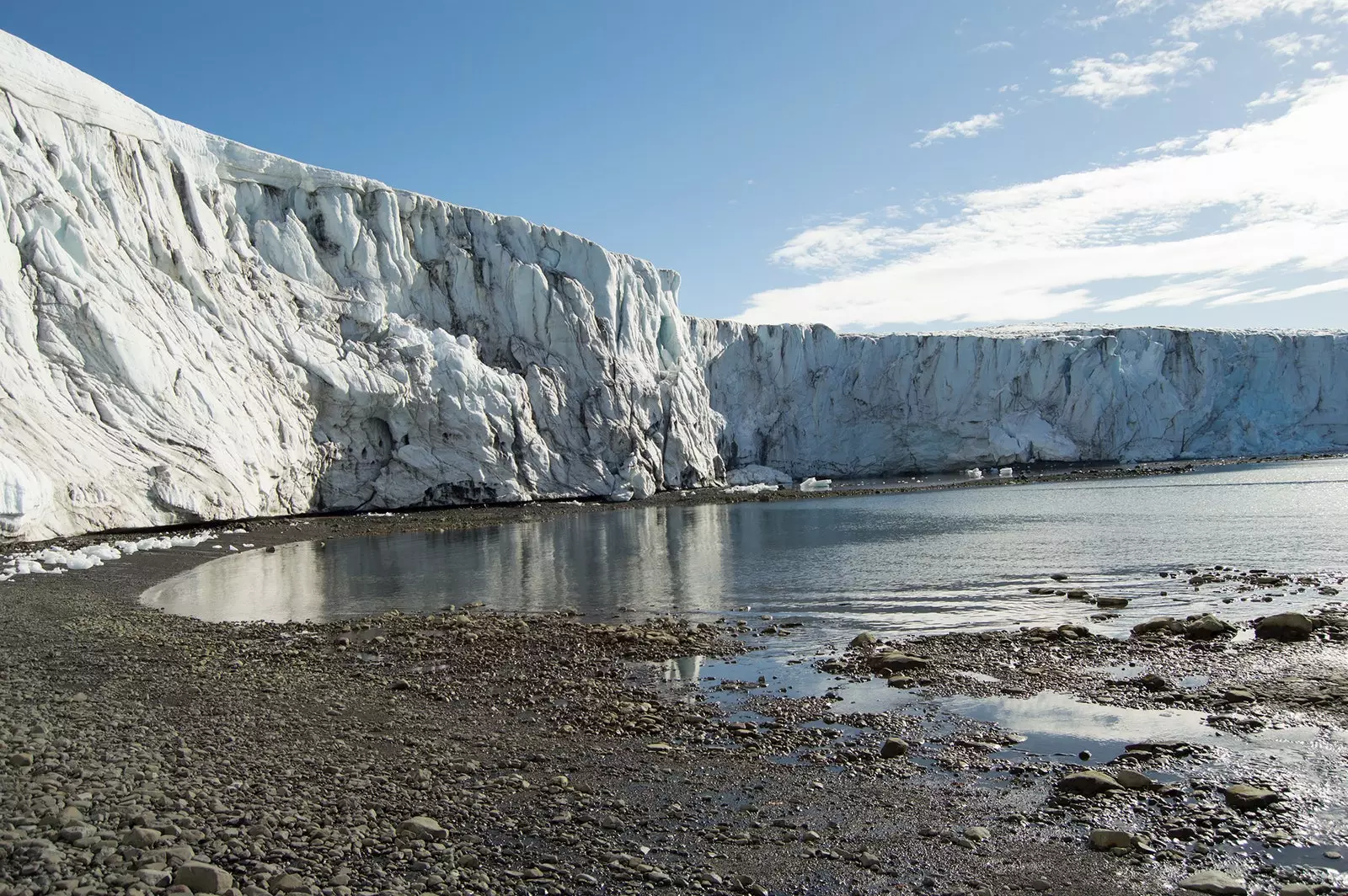 Ravinas impossíveis de gelo povoam essas terras