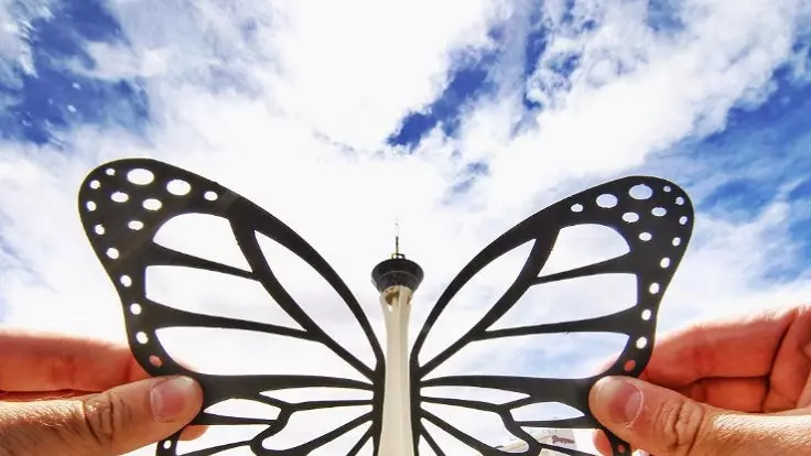 Rich McCor, fotografen, der forvandler turiststeder med papirudskæringer